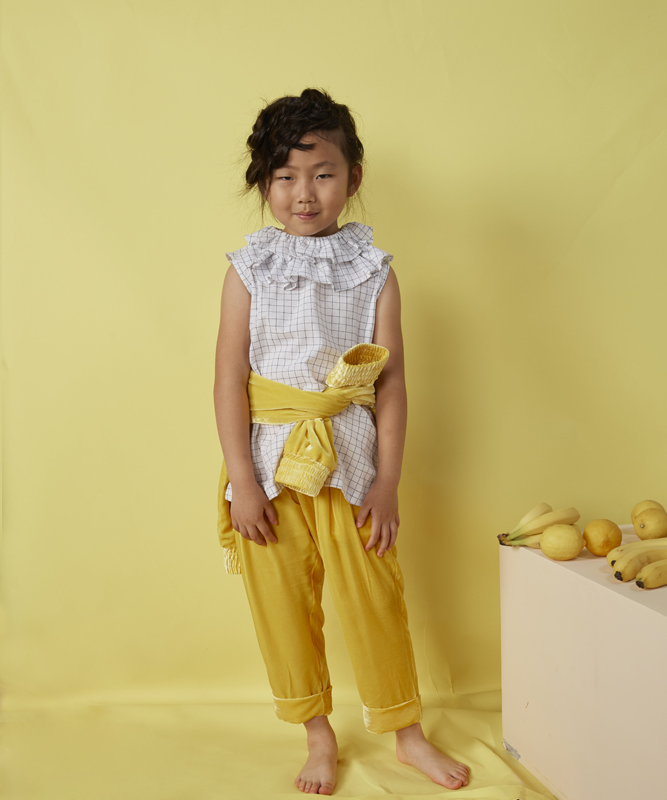        Lemon yellow velvet trousers 