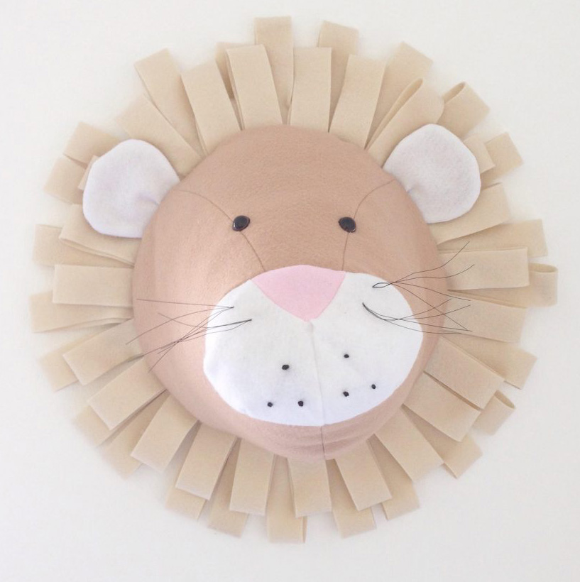        Lion Wall Hanging